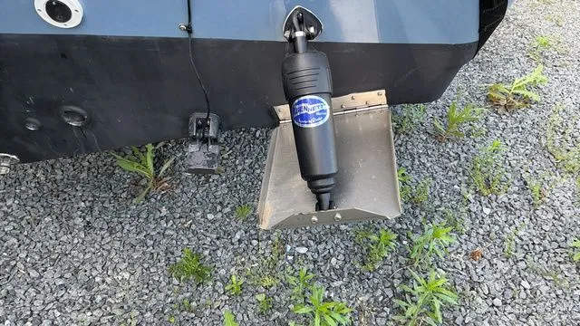 Slide: The Image of Tidewater 196DC EXPLORER 2014 with Bennett trim system on gravel. - 18