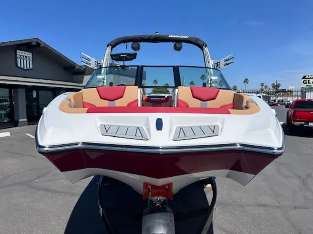 Slide: The Image of MasterCraft XT22 2026 - 10