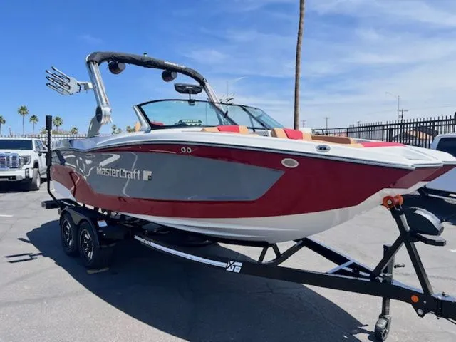 Slide: The Image of MasterCraft XT22 2026 - 11