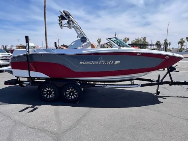Slide: The Image of MasterCraft XT22 2026 - 12