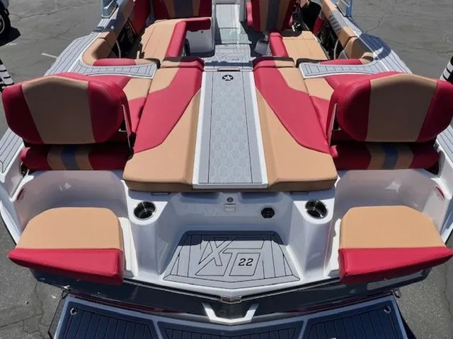 Slide: The Image of MasterCraft XT22 2026 - 17