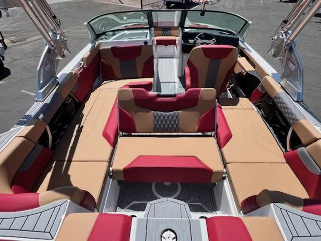 Slide: The Image of MasterCraft XT22 2026 - 19