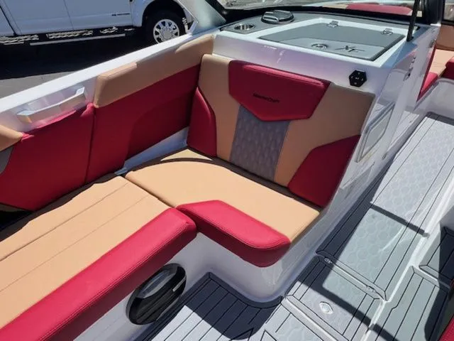 Slide: The Image of MasterCraft XT22 2026 - 21