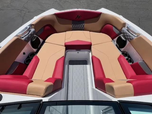 Slide: The Image of MasterCraft XT22 2026 - 25