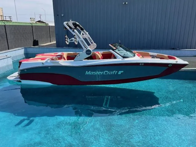 Slide: The Image of MasterCraft XT22 2026 - 4