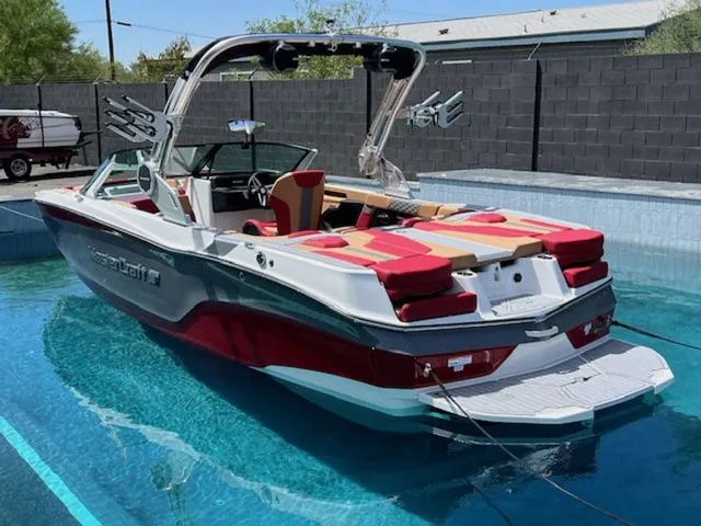 Slide: The Image of MasterCraft XT22 2026 - 7