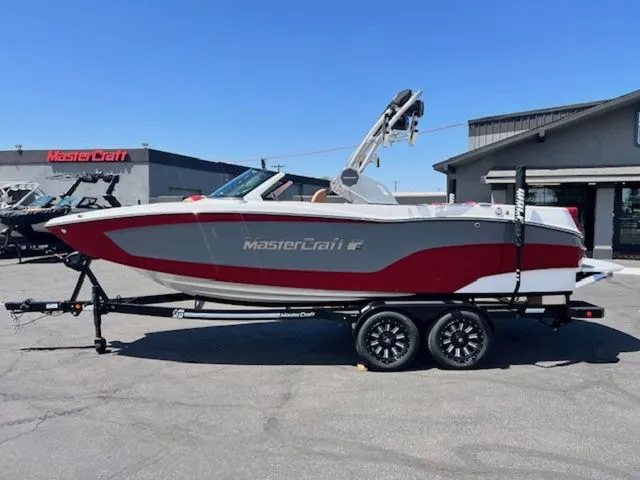 Slide: The Image of MasterCraft XT22 2026 - 8