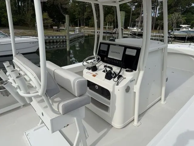 Slide: The Image of Parker Marine 2801 Center Console 2021 - 5