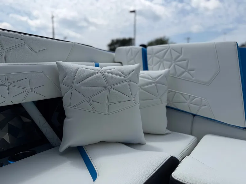Slide: The Image of Luxurious seating in the Nautique Super Air Nautique G25 Paragon 2026. - 39