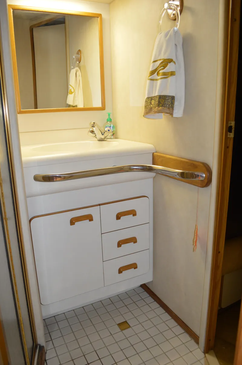 Slide: The Image of Bathroom in 1994 Sea Ray 500 Sundancer with sink and mirror. - 19