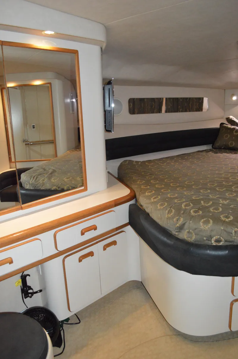 Slide: The Image of Interior of 1994 Sea Ray 500 Sundancer with sleeping area. - 27