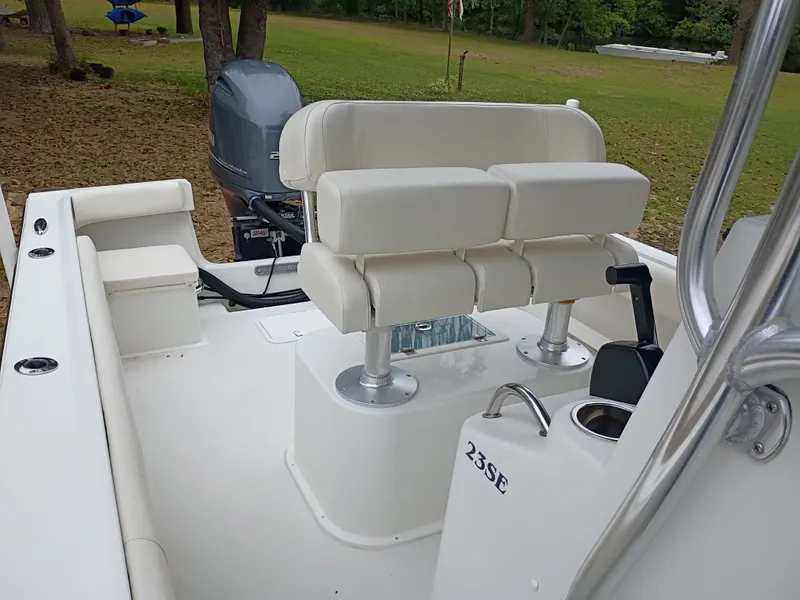 Slide: The Image of Interior of a 2016 Parker 23SE boat with white seating area. - 18