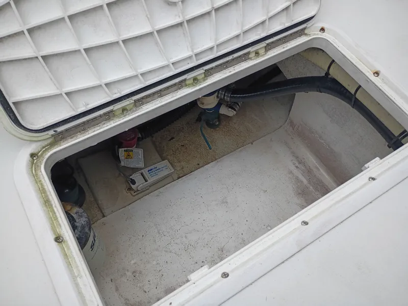 Slide: The Image of Interior of a 2016 Parker 23SE boat compartment. - 36