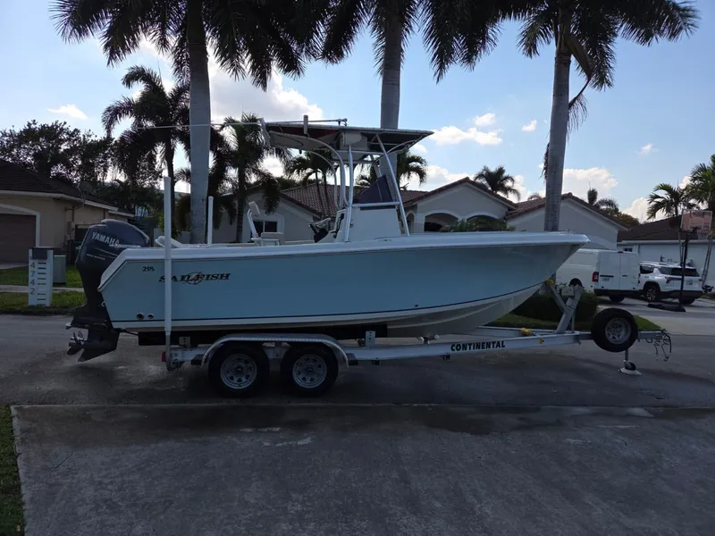 The Image of 2007 Sailfish 218 CC boat on trailer under palm trees. - 0