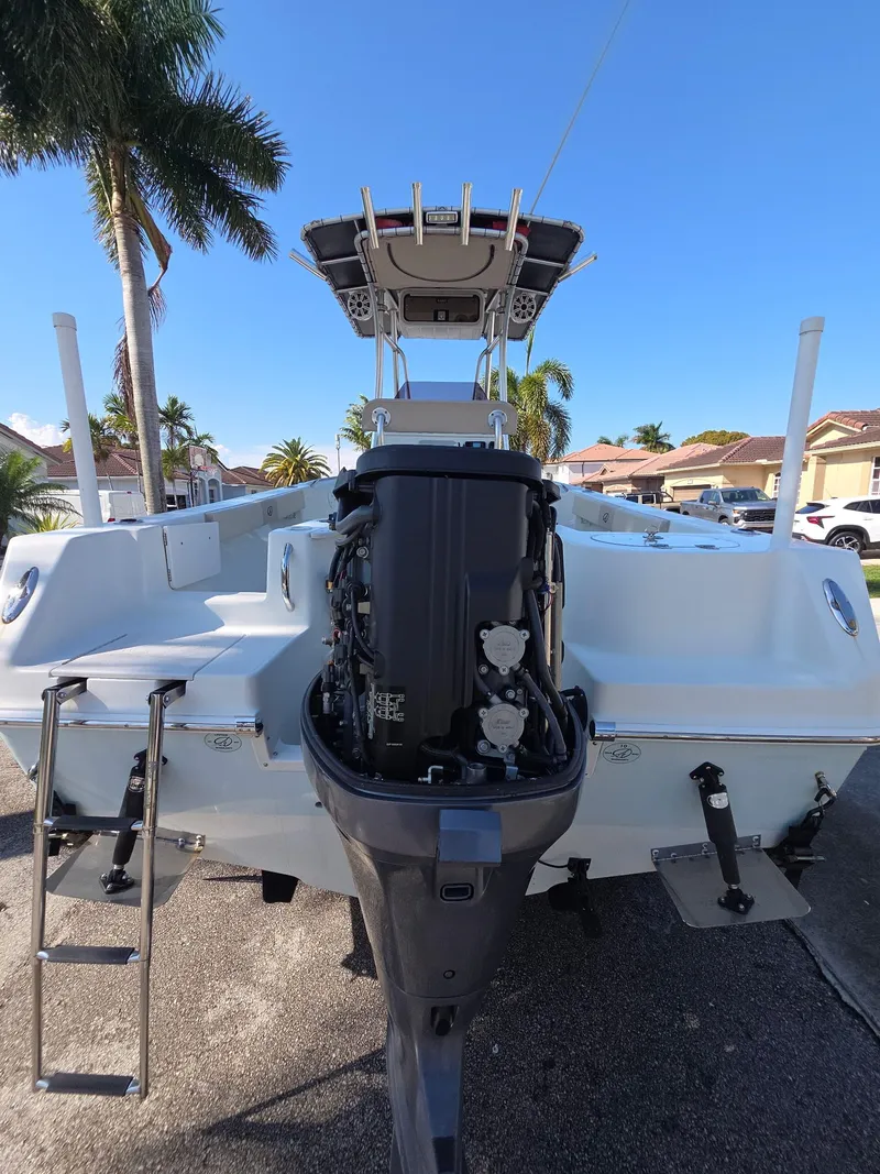 Slide: The Image of 2007 Sailfish 218 CC boat with outboard motor and ladder. - 10