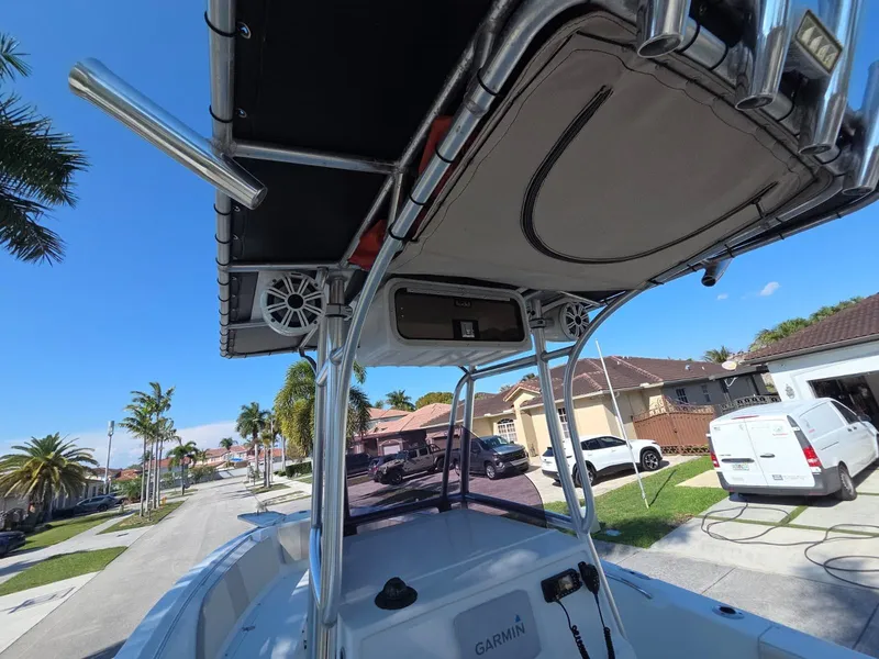 Slide: The Image of 2007 Sailfish 218 CC boat with T-top and speakers. - 16