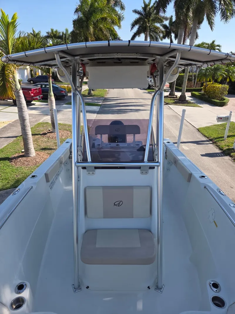 Slide: The Image of 2007 Sailfish 218 CC boat with T-top and seating. - 20