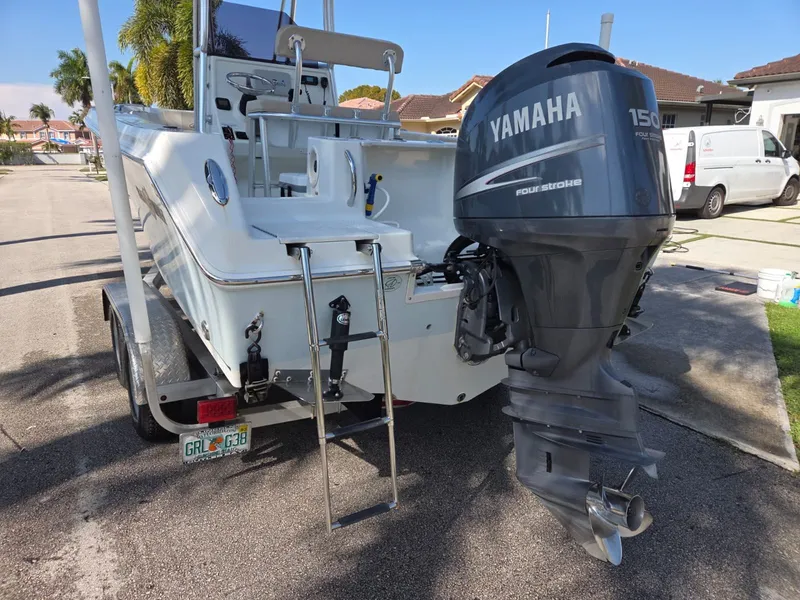 Slide: The Image of 2007 Sailfish 218 CC boat with Yamaha 150 HP outboard motor. - 21