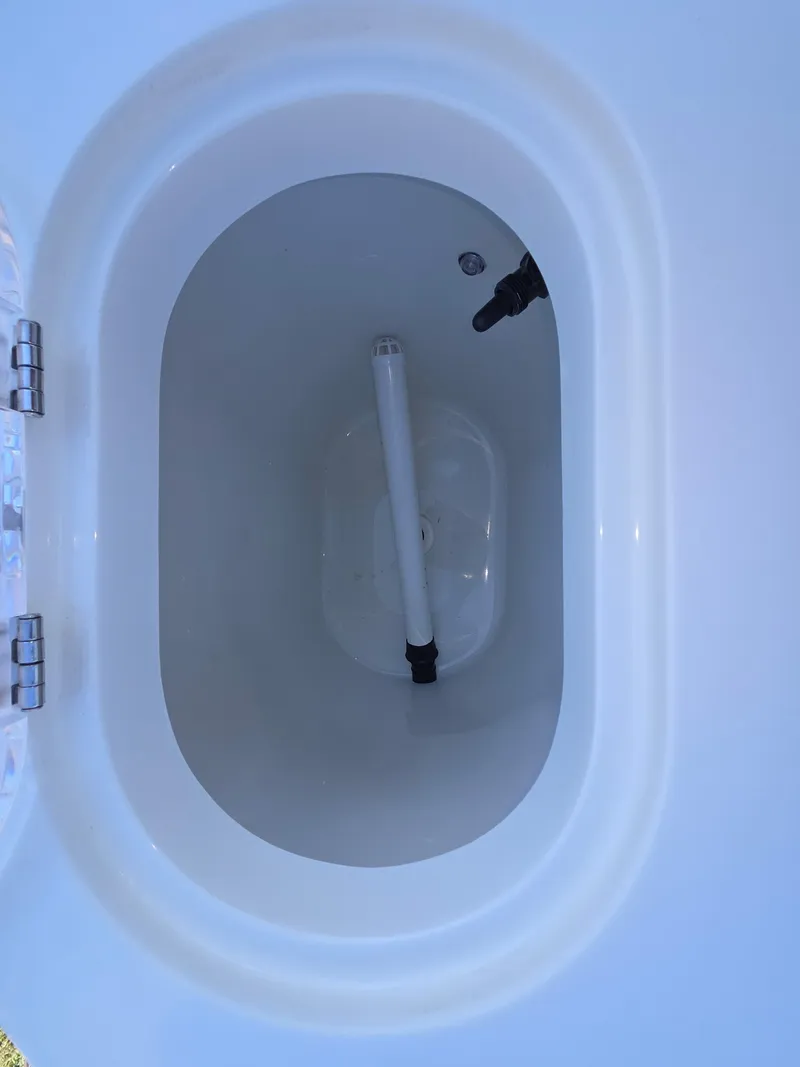 Slide: The Image of Interior view of a 2007 Sailfish 218 CC boat tank. - 6