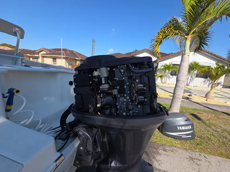 Slide: The Image of Yamaha outboard motor on a 2007 Sailfish 218 CC boat. - 9