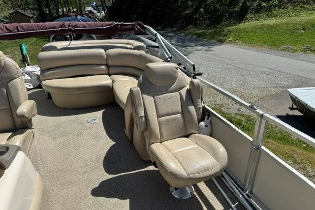 Slide: The Image of 2008 Sun Tracker Party Barge 25 Regency Edition with beige seating on a sunny day. - 6