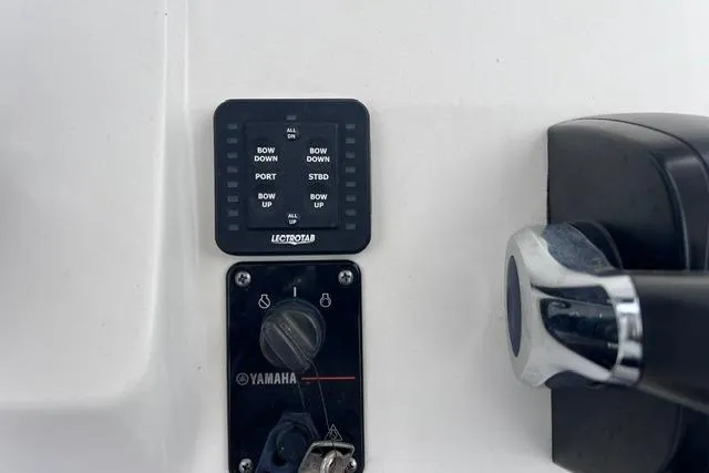 Slide: The Image of Control panel and throttle of 2021 Sportsman Tournament 234 SBX Bay Boat. - 11