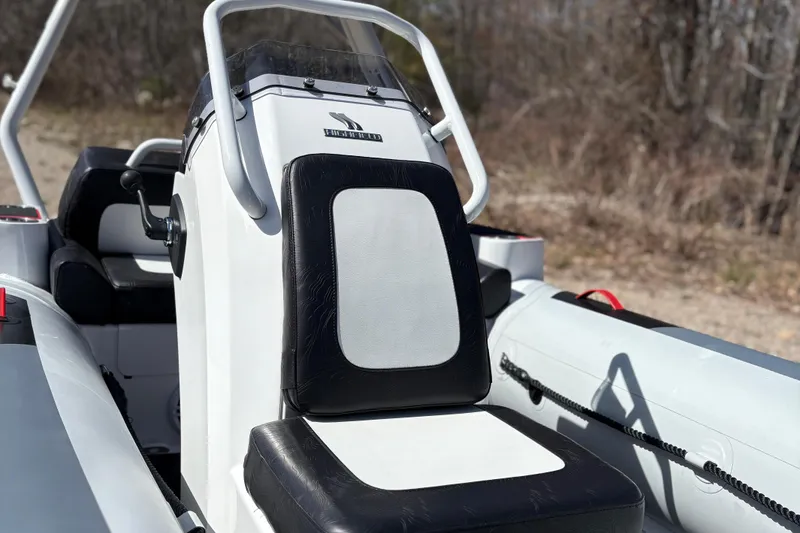 Slide: The Image of Highfield Velox 420 boat seat, 2025 model, close-up. - 17