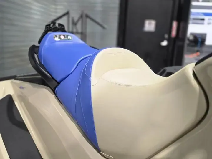 Slide: The Image of Sea-Doo Wake 170 2026 - 11