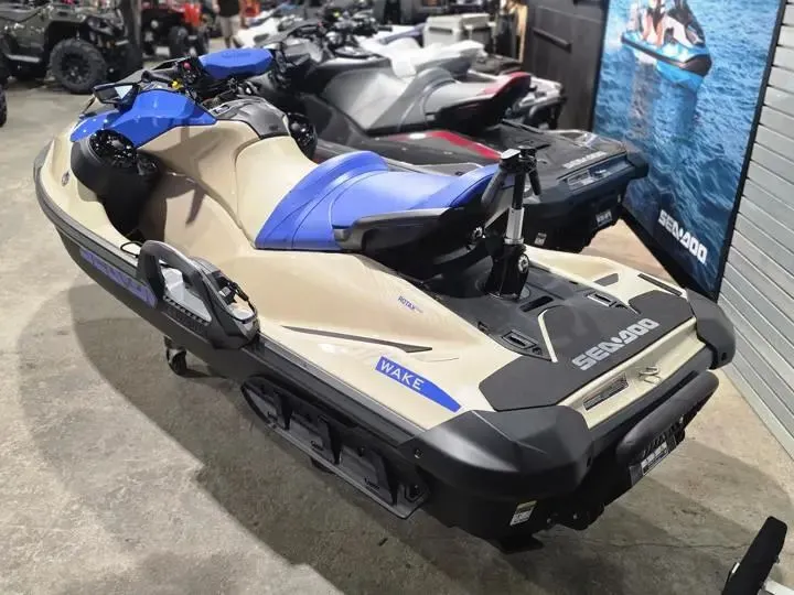 Slide: The Image of Sea-Doo Wake 170 2026 - 4