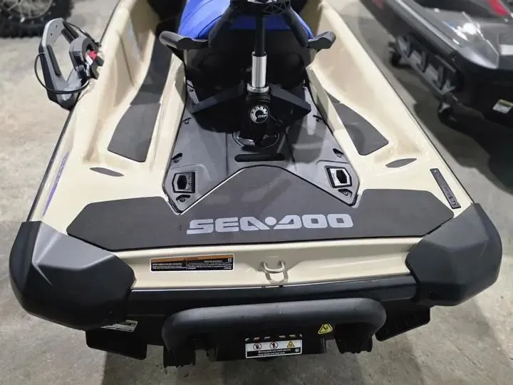 Slide: The Image of Sea-Doo Wake 170 2026 - 5