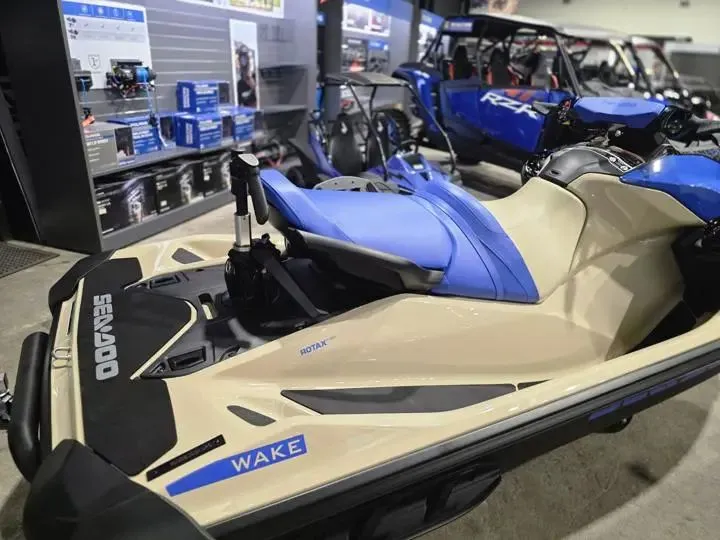 Slide: The Image of Sea-Doo Wake 170 2026 - 7