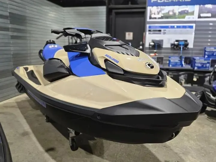 Slide: The Image of Sea-Doo Wake 170 2026 - 9