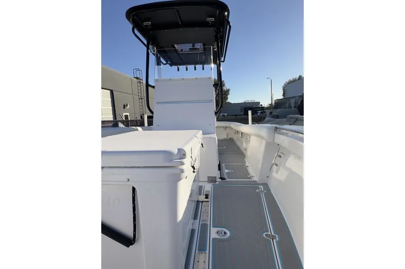 Slide: The Image of 2006 Albin 26 Center Console boat with spacious deck and modern design. - 4