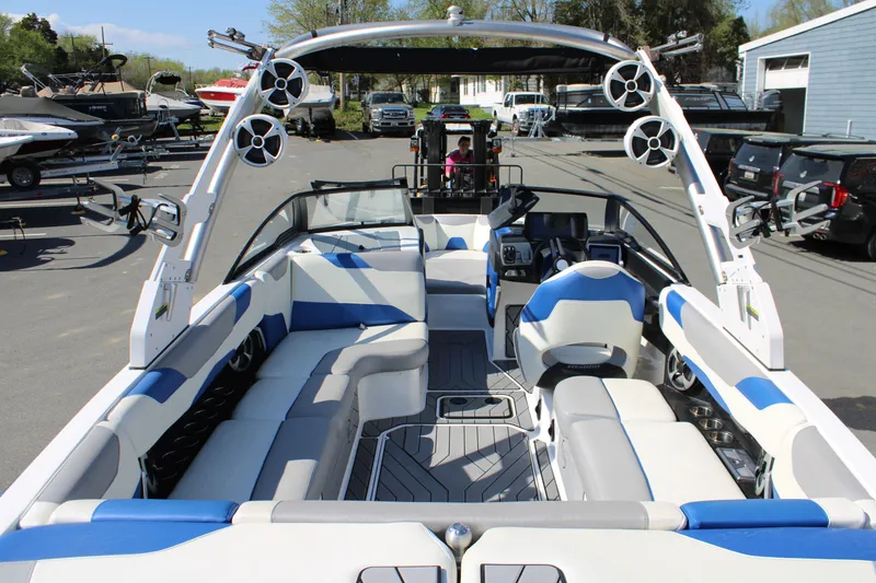 Slide: The Image of Interior of a 2018 Malibu Wakesetter 23 LSV boat with blue and white seating. - 10