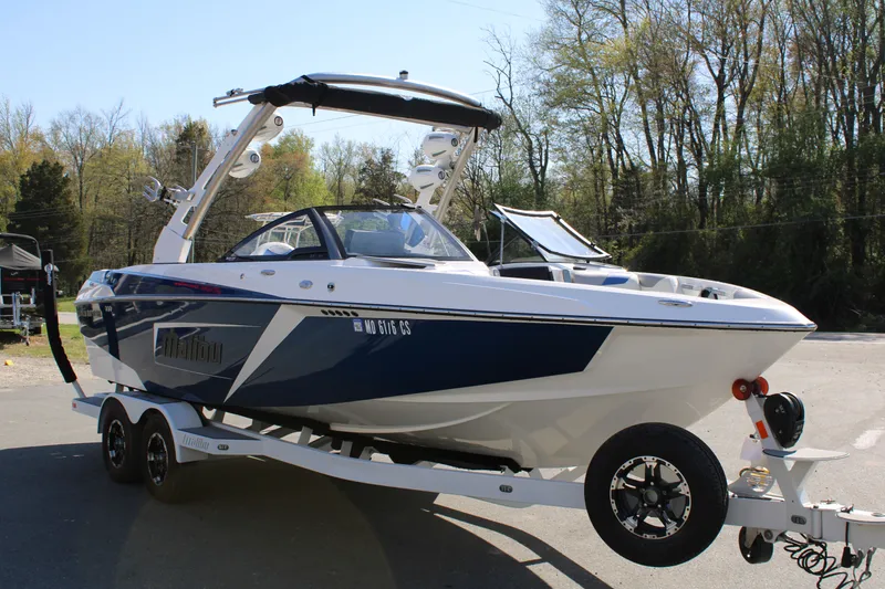 Slide: The Image of 2018 Malibu Wakesetter 23 LSV boat on trailer outdoors. - 7