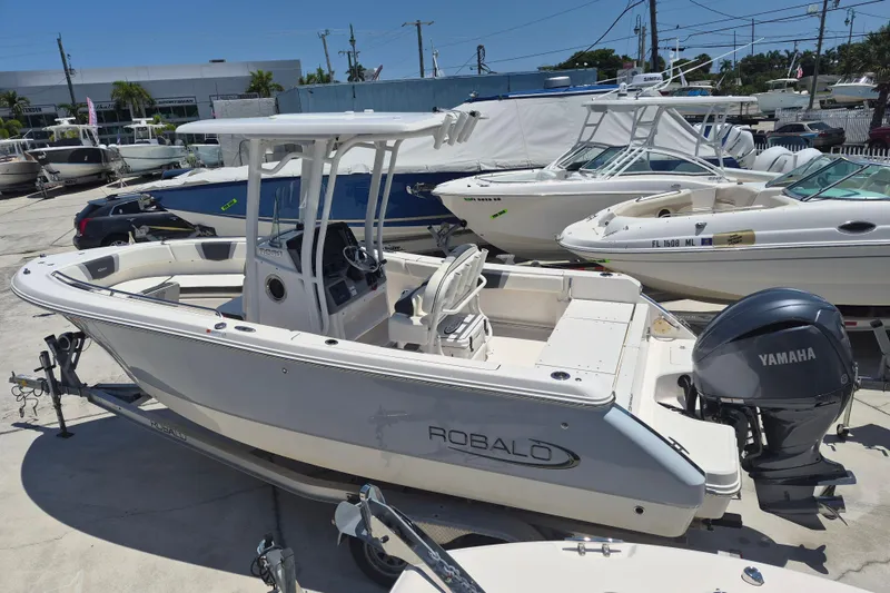 Slide: The Image of 2023 Robalo R230 Center Console boat with Yamaha engine, displayed outdoors. - 3