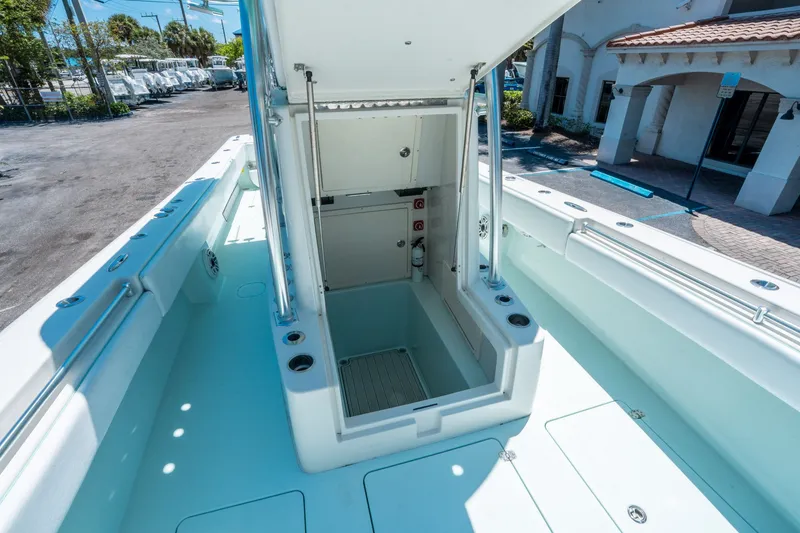 Slide: The Image of Interior view of Andros 32 Offshore boat, year 2020. - 27