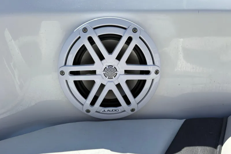 Slide: The Image of White JL Audio speaker on 2021 Yamaha Boats AR195. - 15