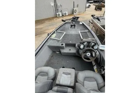 Slide: The Image of 2019 Tracker Pro Team 175 TXW boat interior with steering console and seating. - 4