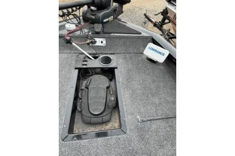 Slide: The Image of 2019 Tracker Pro Team 175 TXW boat deck with trolling motor and Lowrance fish finder. - 7