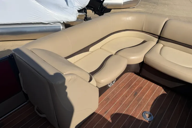 Slide: The Image of Beige seating on 2015 Crest Classic 230 SLC boat with wooden deck. - 12