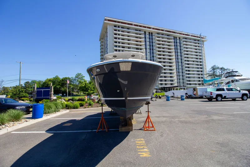 Slide: The Image of Cutwater C-24 CW 2021 - 10