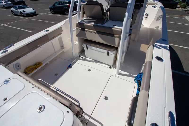 Slide: The Image of Cutwater C-24 CW 2021 - 12