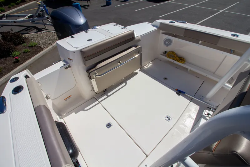 Slide: The Image of Cutwater C-24 CW 2021 - 15