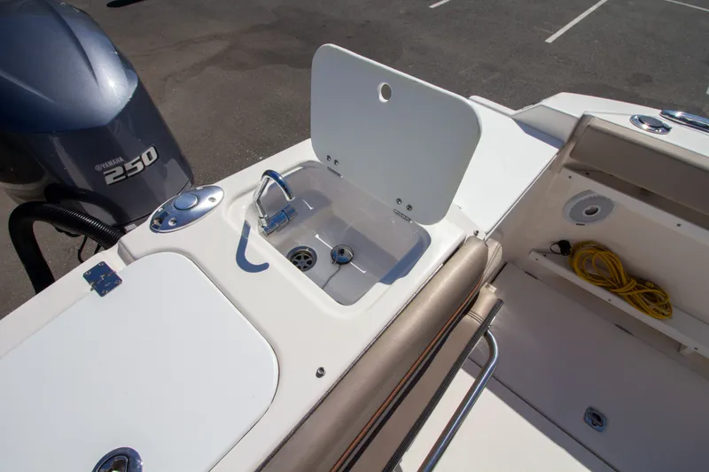 Slide: The Image of Cutwater C-24 CW 2021 - 18