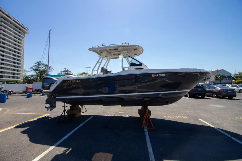 Slide: The Image of Cutwater C-24 CW 2021 - 4