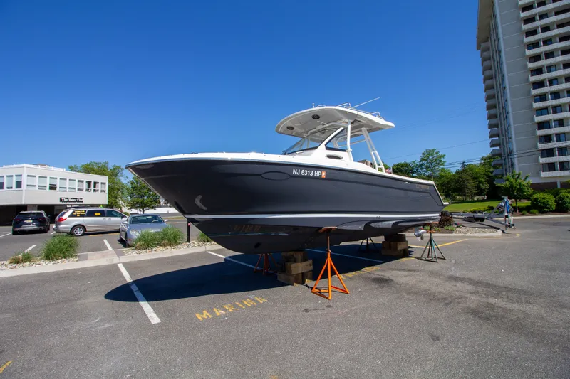 Slide: The Image of Cutwater C-24 CW 2021 - 9
