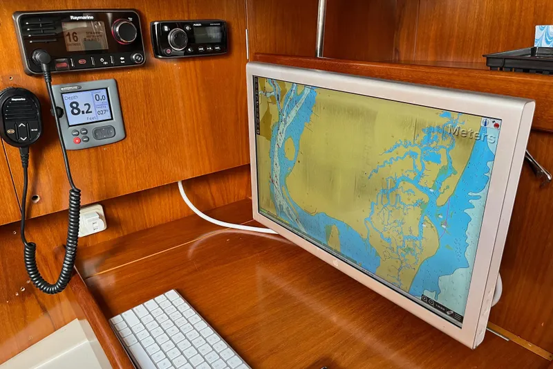 Slide: The Image of Navigation system on a 1997 Beneteau Oceanis 40 CC yacht. - 22