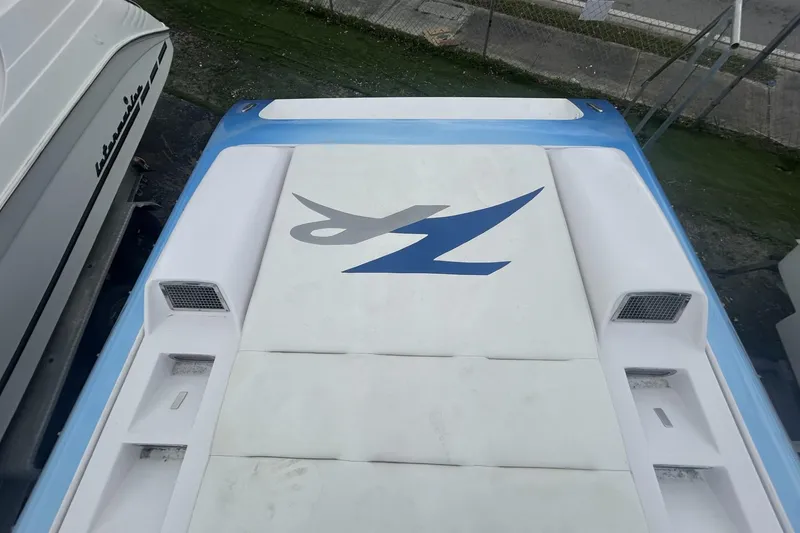Slide: The Image of 2006 Donzi 43 ZR boat with blue and white deck design. - 9