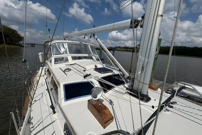 Slide: The Image of Sailing yacht Gozzard 41 RC, 2016 model, docked on a sunny day. - 46